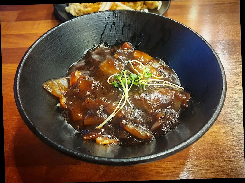 짜장 소스에 숨겨진 푸짐한 양파