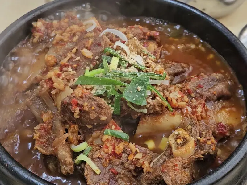 보글보글 끓는 갈비찜