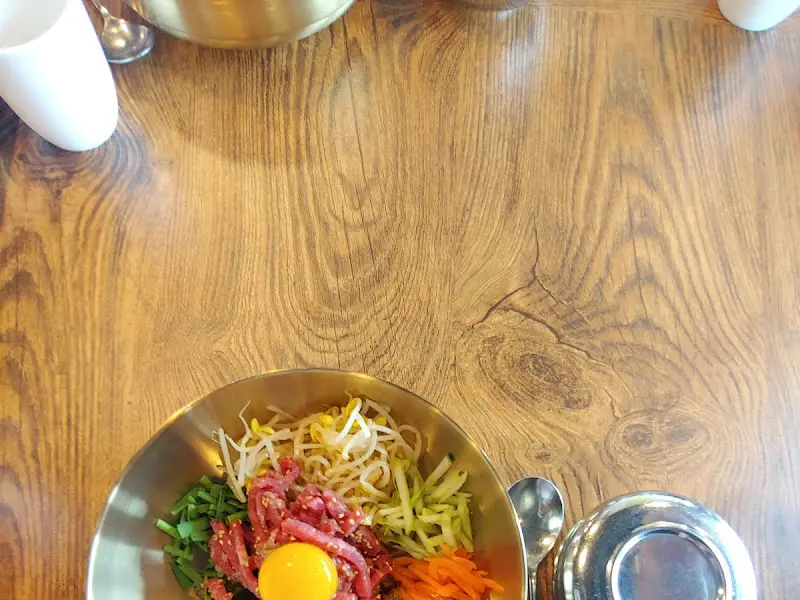 육회비빔밥 근접샷