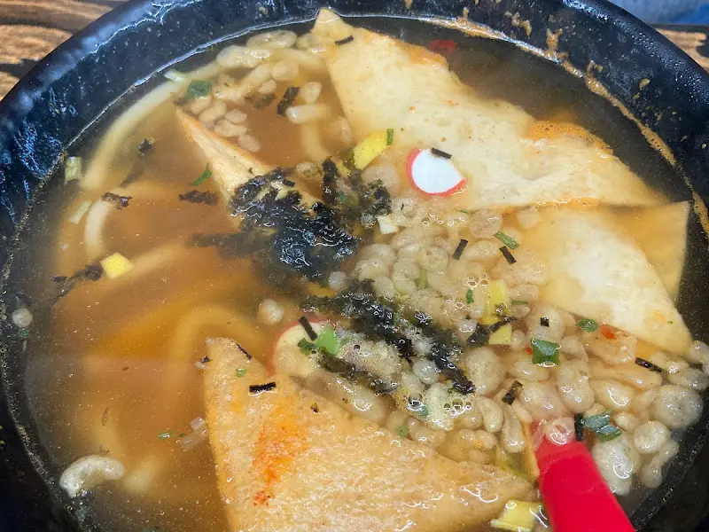 매운 라면과 김밥의 매혹적인 만남