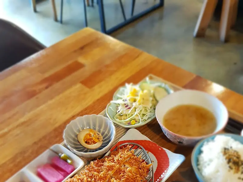 돈카츠 정식 한 상 차림