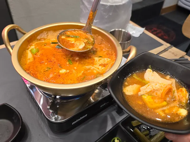 보글보글 끓는 순두부찌개