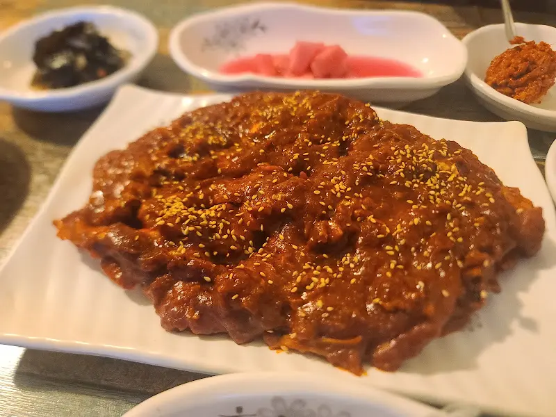 깔끔한 밑반찬들