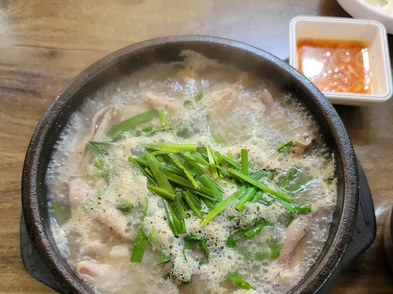 뚝배기 안의 순대국