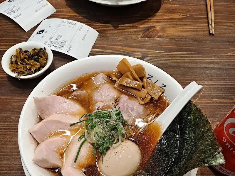 깔끔한 내부 인테리어