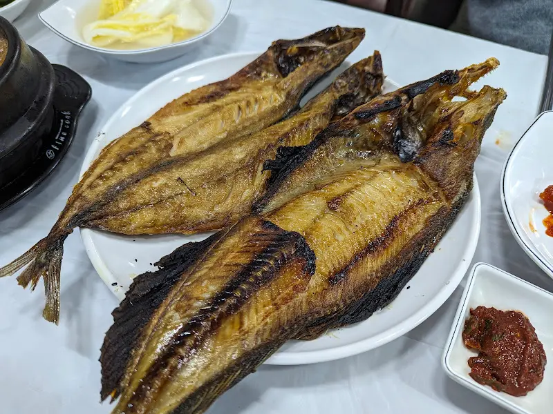 노릇노릇하게 구워진 임연수 구이