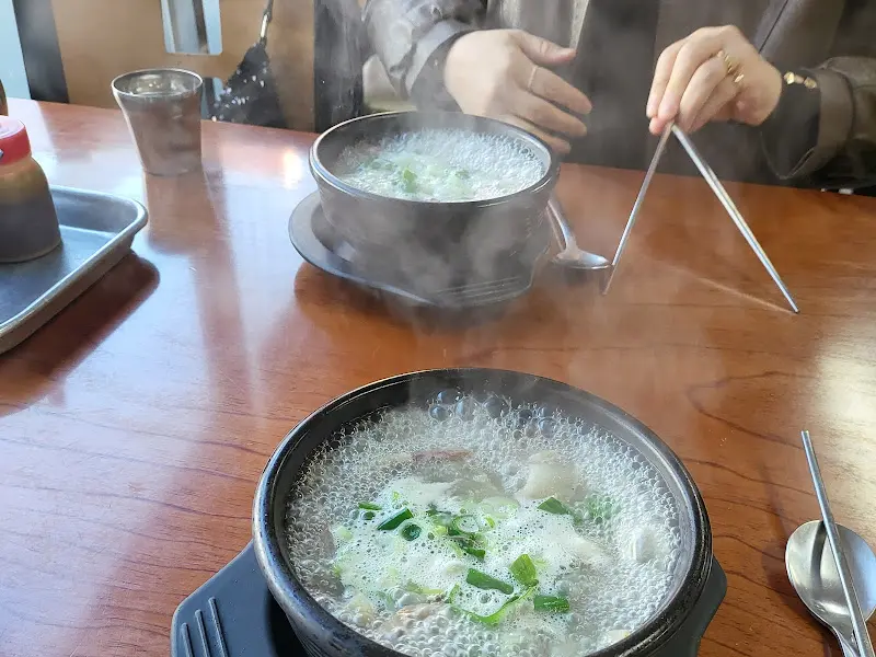 보글보글 끓는 소머리국밥