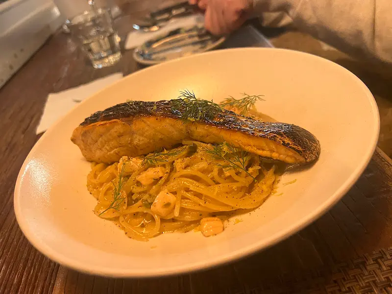 테이블뷰 연어 파스타 근접샷