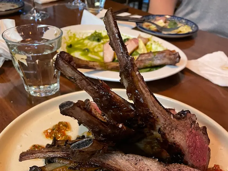 테이블뷰 프렌치 랙과 와인