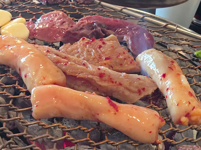 숯불 위에서 익어가는 양대창