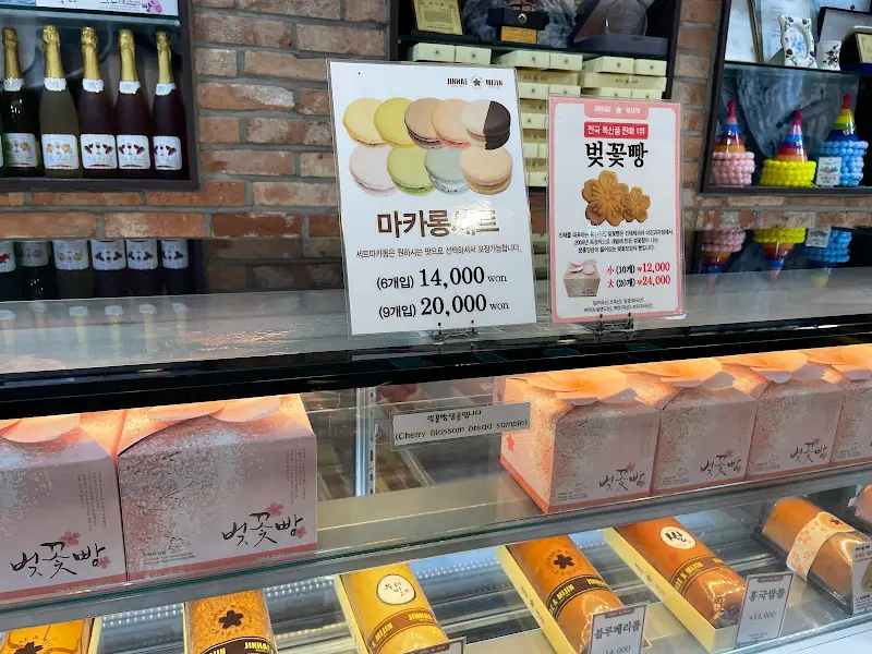 진해제과 빵 진열대