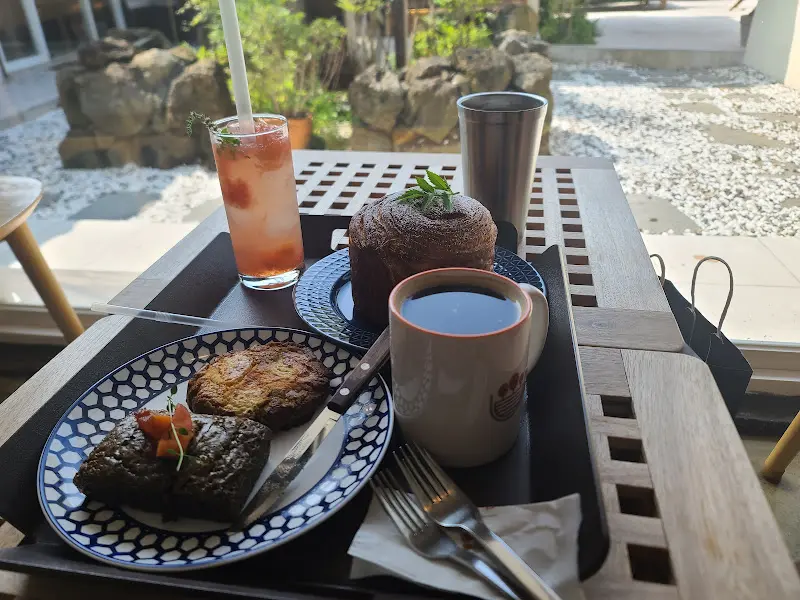 감나무뜰의 라떼와 브라우니