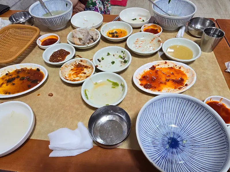 깔끔하게 비워진 뚝배기