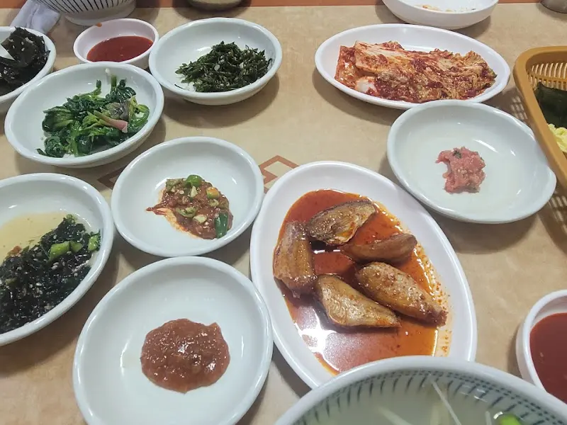 다채로운 반찬들