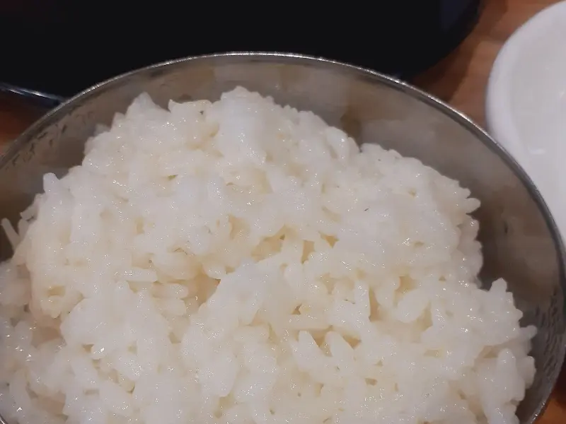 윤기가 흐르는 밥