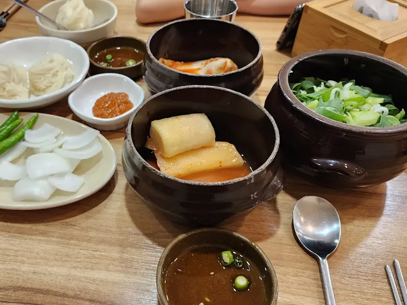 한 상 가득 차려진 곰탕