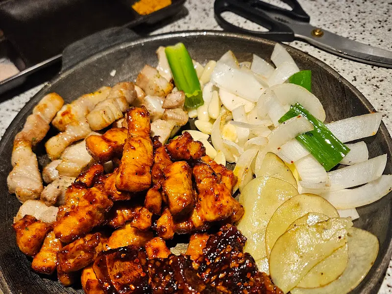 눈으로도 즐거운 고기 한 상