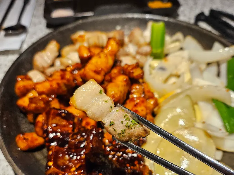 고기의 풍미를 더하는 특별한 소스