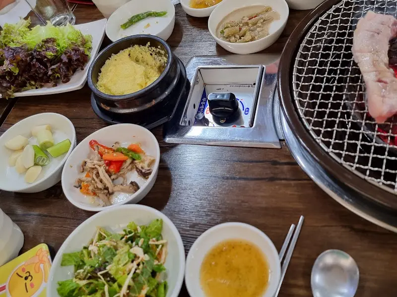 푸짐하게 차려진 한 상 차림