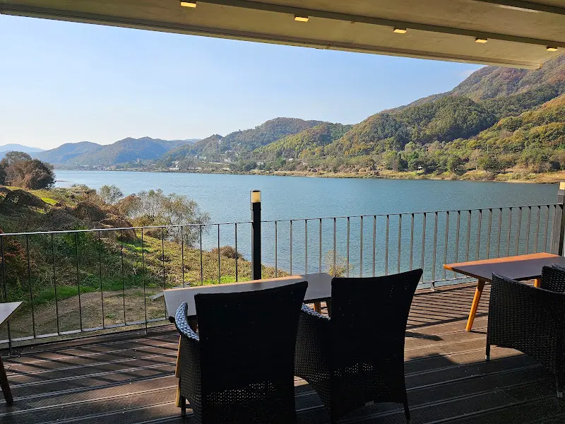 테라스에서 바라본 북한강