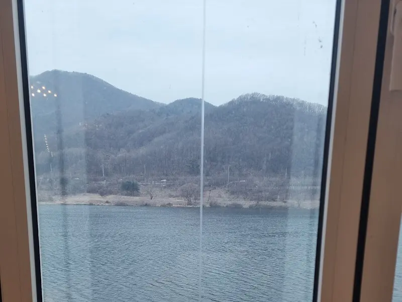 창밖으로 보이는 북한강