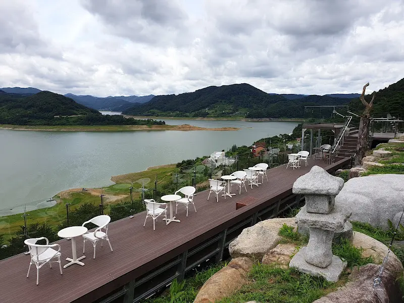 애뜨락 야외 테이블