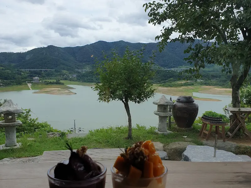 카페 내부 인테리어