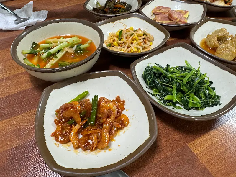 푸짐한 밑반찬 한 상 차림