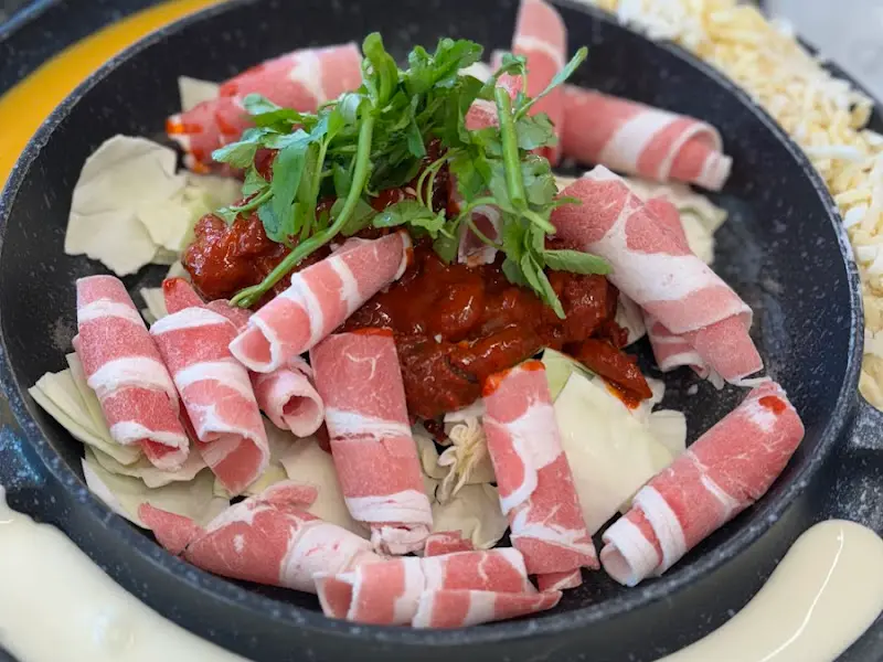 우삼겹 쭈꾸미 철판 볶음