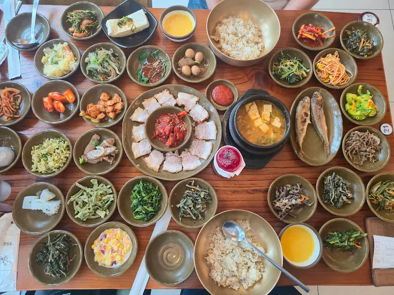 항공샷으로 담아본 푸짐한 한 상 차림