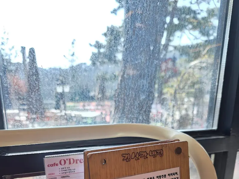 김삿갓밥집 내부에서 바라본 풍경