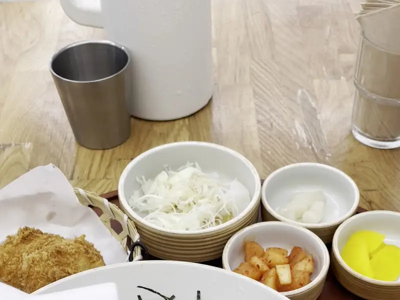 정갈하게 차려진 한 상