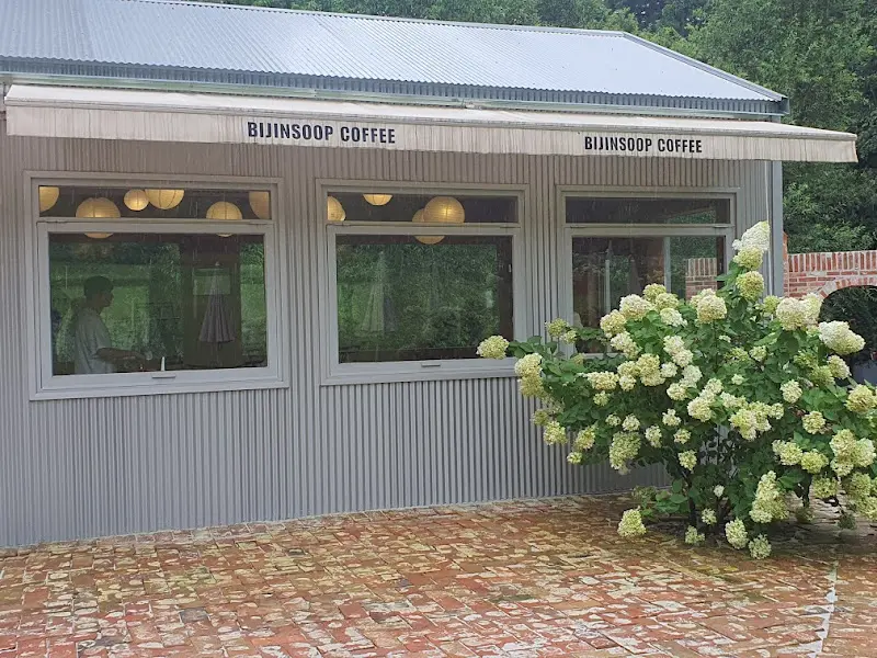 카페 건물 외관