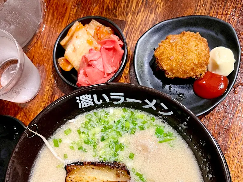 라멘과 사이드 메뉴