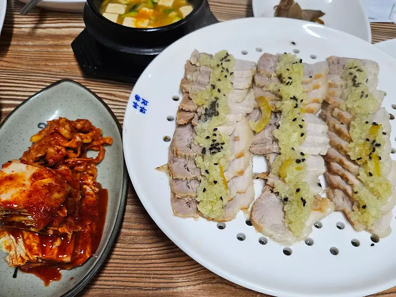 윤기가 흐르는 보쌈과 보쌈김치