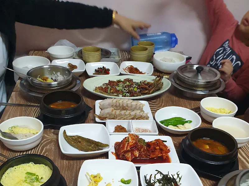 푸짐하게 차려진 한 상