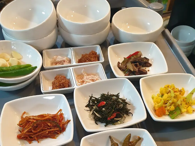 다양한 종류의 밑반찬