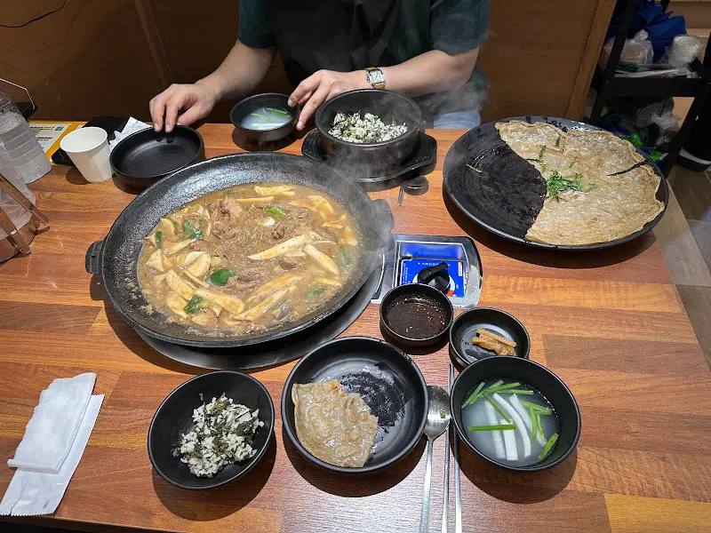 푸짐하게 차려진 한 상 차림