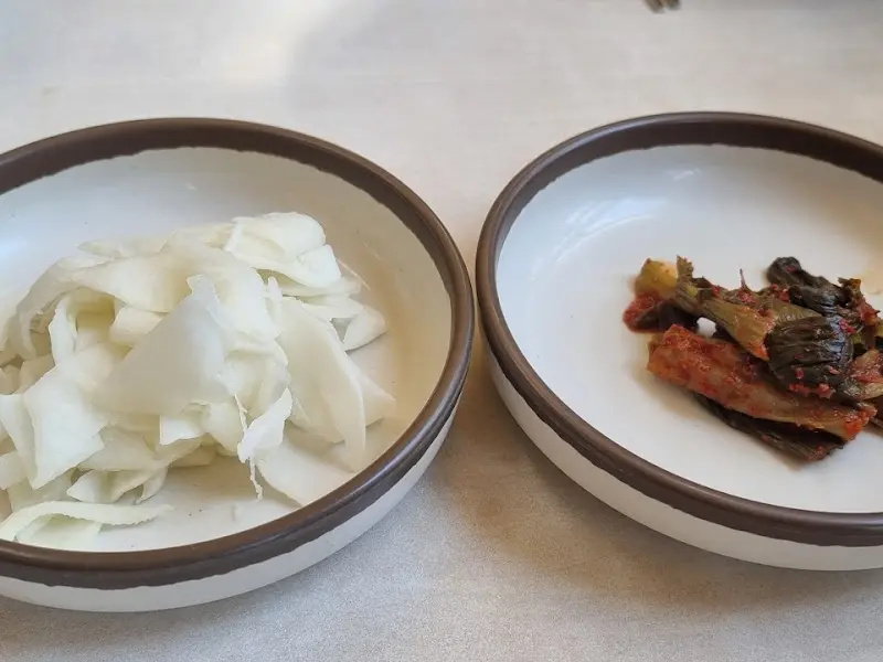 강서면옥 밑반찬 클로즈업