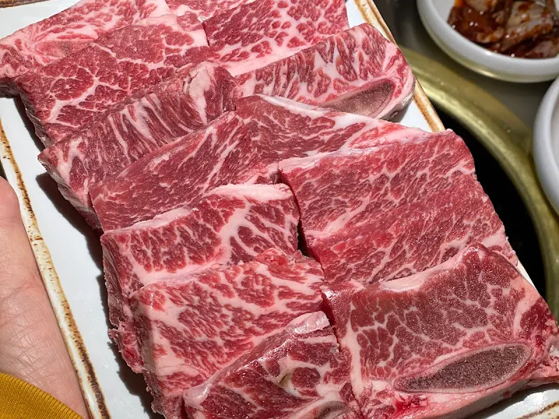 선명한 마블링을 자랑하는 특생갈비
