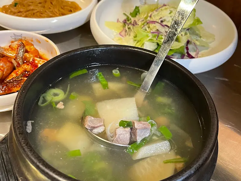 시원하고 깊은 맛의 소고기무국