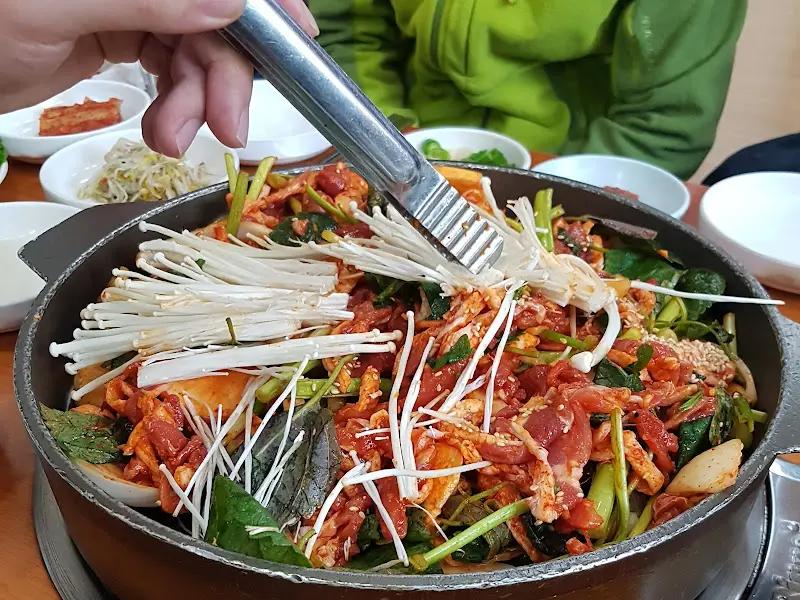 오리주물럭에 팽이버섯 추가