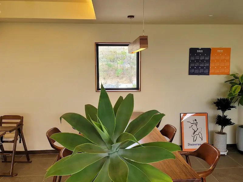 카페 내부 인테리어