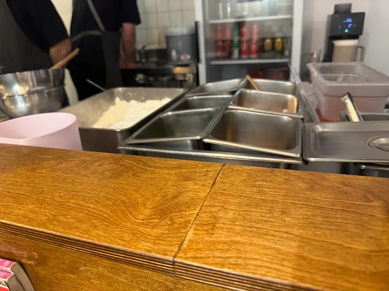 요리가 만들어지는 생생한 오픈 키친