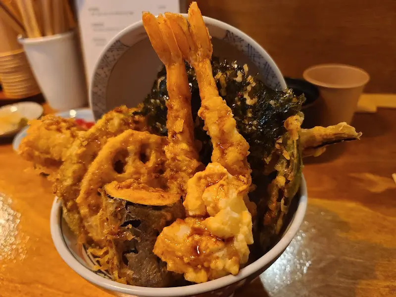 푸짐한 텐동 한 그릇