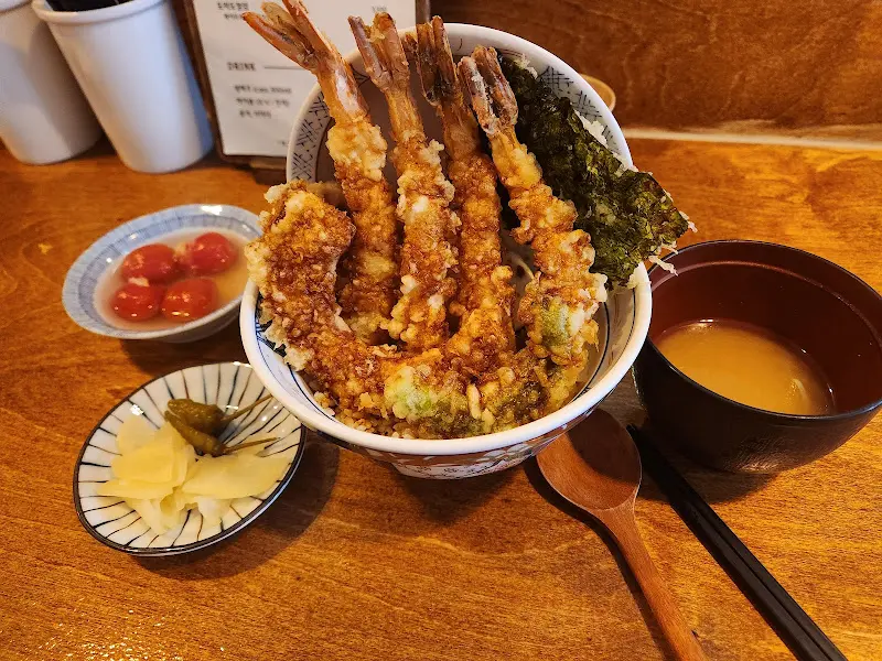 요이텐의 텐동과 미소시루, 깔끔한 한 상차림