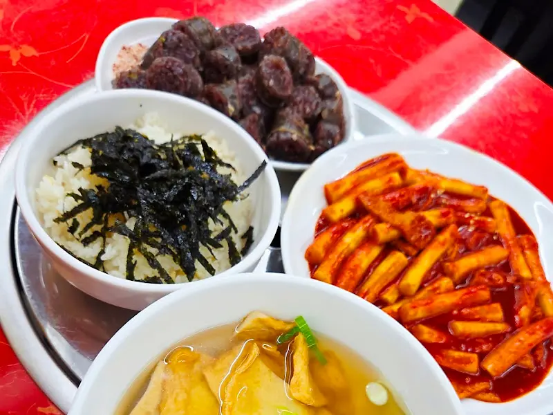 윤기가 흐르는 애플하우스의 순대