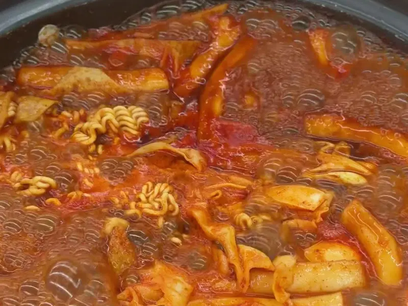 애플하우스의 명물, 무침 군만두