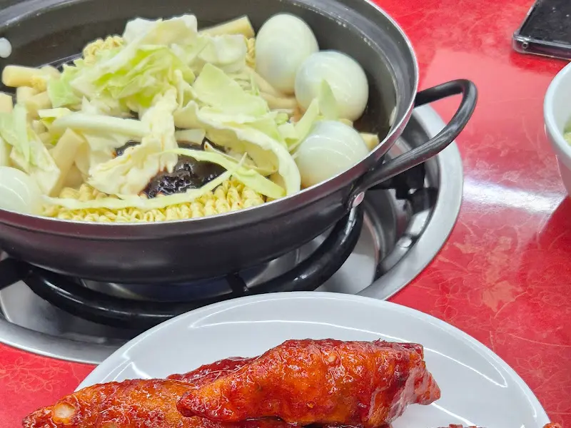 즉석 떡볶이와 무침 군만두