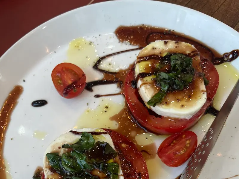 신선한 카프레제 샐러드